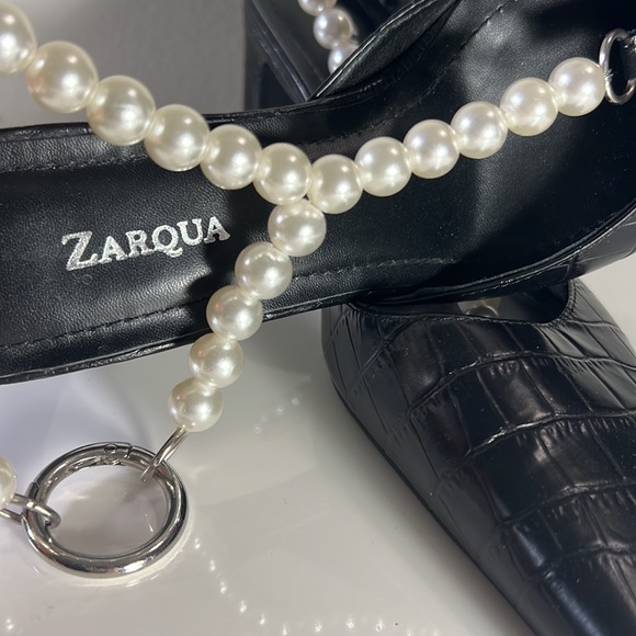 Zarqua Black Embossed Leather Heels w/Pearl Straps size 38 US 7.5 - Picture 6 of 6